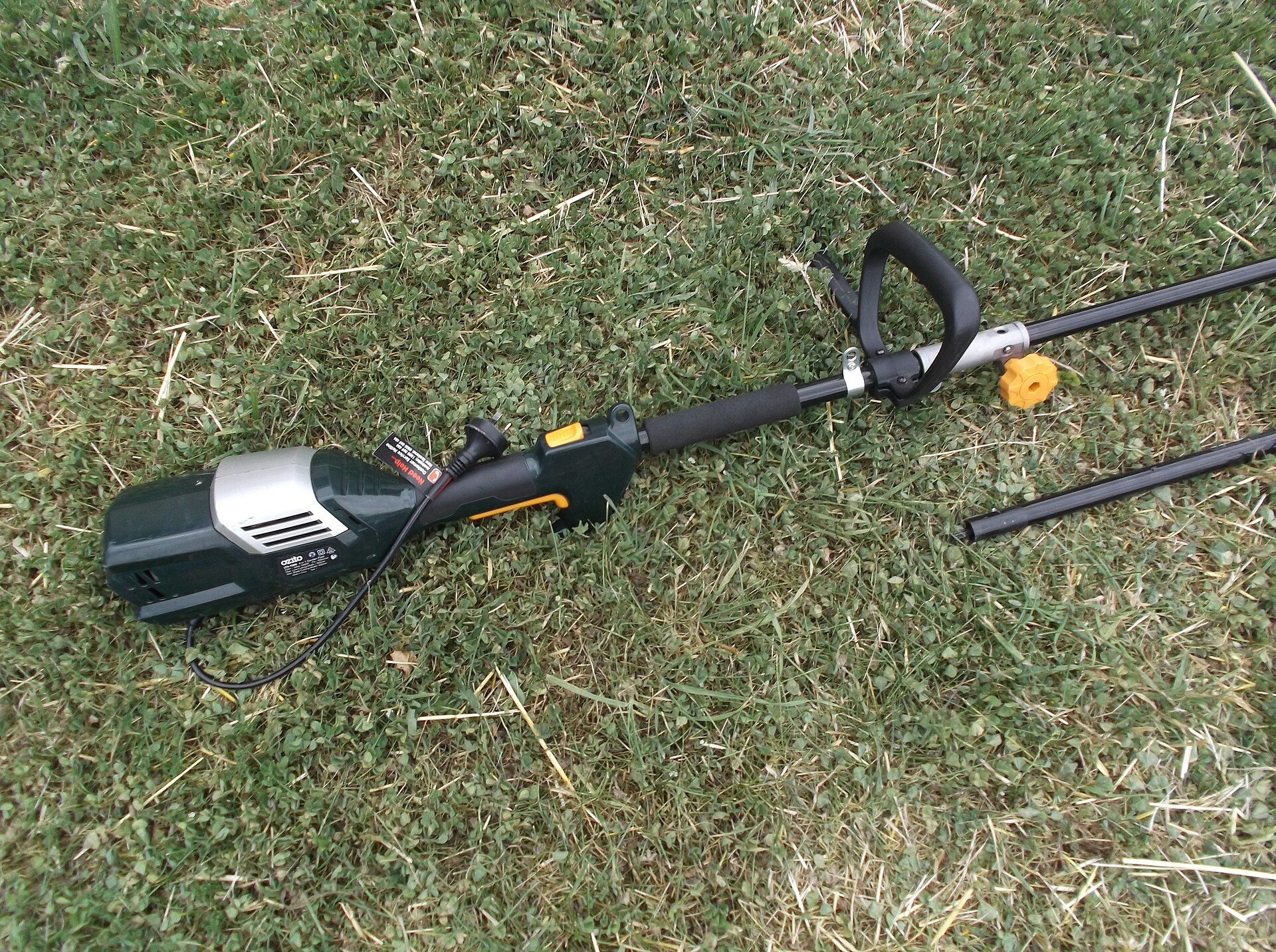 240v brushcutter.jpg — illustrating Strimmer vs Brushcutter vs Lawn Edger: Key Differences